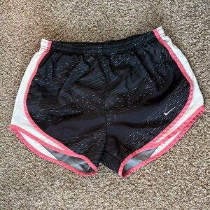 nike shorts! 🩷🖤